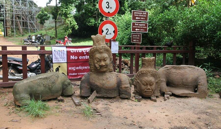 statues