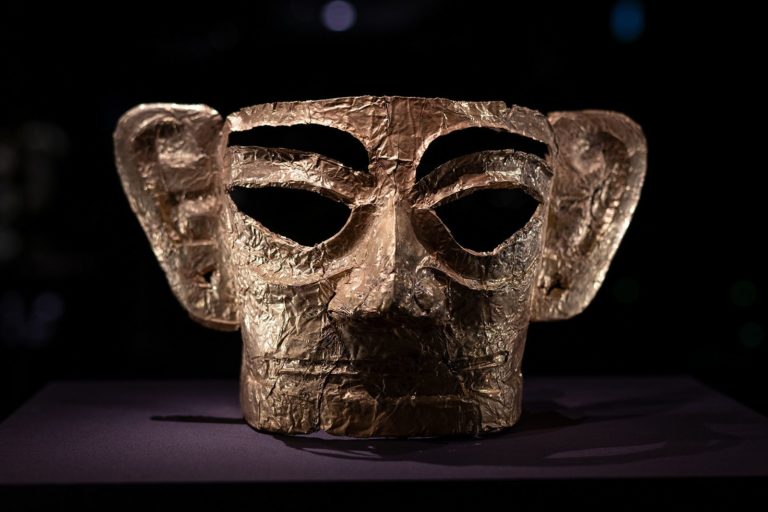 231019094356-13-sanxingdui-masks-hong-kong-exhibit
