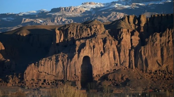 Screenshot 2025-10-28 at 09-50-06 the-bamiyan-buddhas--carved-in-the-6th-century--were-once-painted-in-bright-colours-afp-image-253915118-16x9_0.jpg (Image JPEG 690 × 388 pixels)